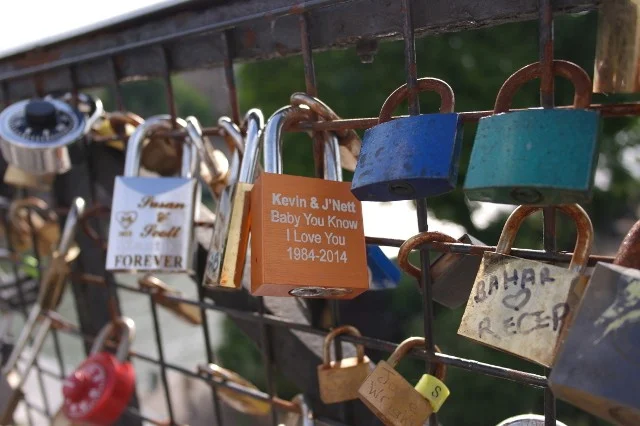 Love Lock Bridge in Paris: 17 Photos of Pont des Arts & Pont Neuf Bridge 23 Love lock - Pont Neuf