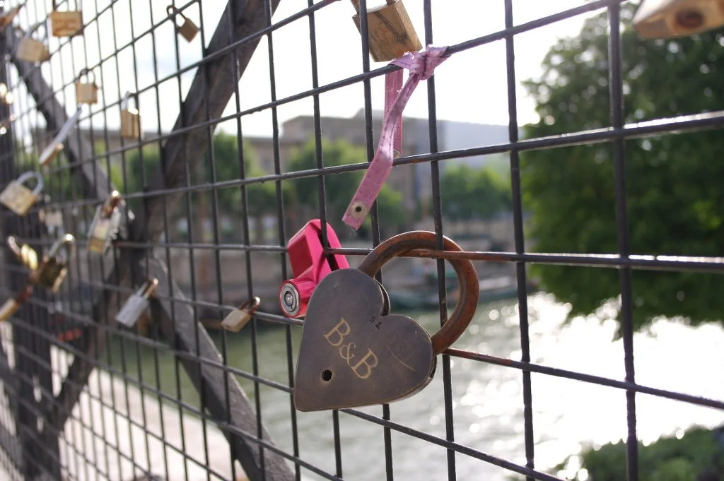 Love Lock Bridge in Paris: 17 Photos of Pont des Arts & Pont Neuf Bridge 20 Love lock - Pont Neuf