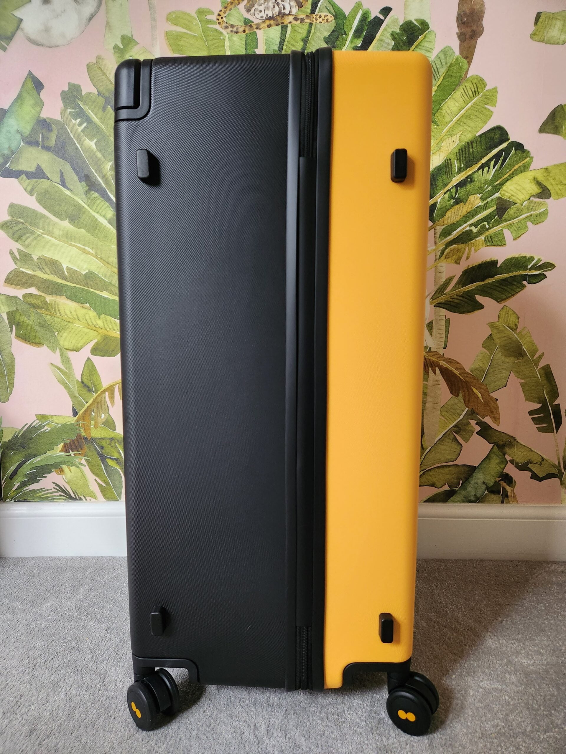 Level8 28" Voyageur Luggage Review + Discount Code Elite Travel Blog