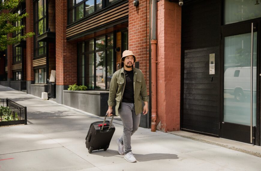 4 Best Rated 2 Wheel Checked Luggage: Pros & Cons