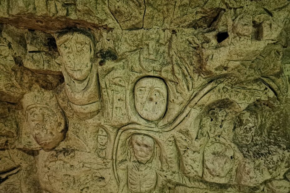 chislehurst cave carvings